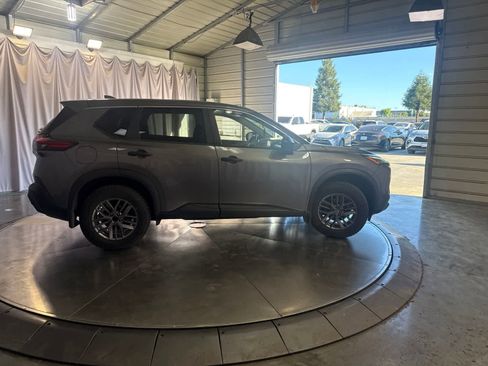 Used 2021 Nissan Rogue S AWD/4WD image 4