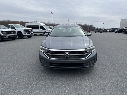 Used 2024 Volkswagen Jetta SE image 2