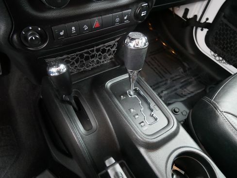 Used 2018 Jeep Wrangler Unlimited Sahara image 24