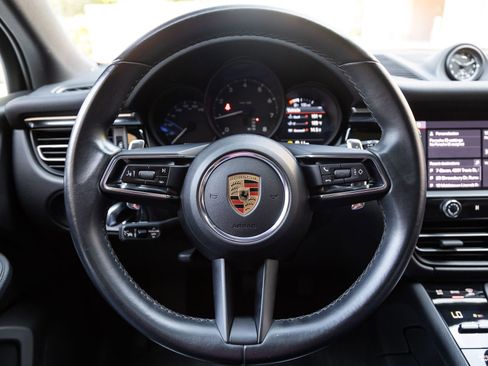 Certified 2023 Porsche Macan AWD/4WD image 13