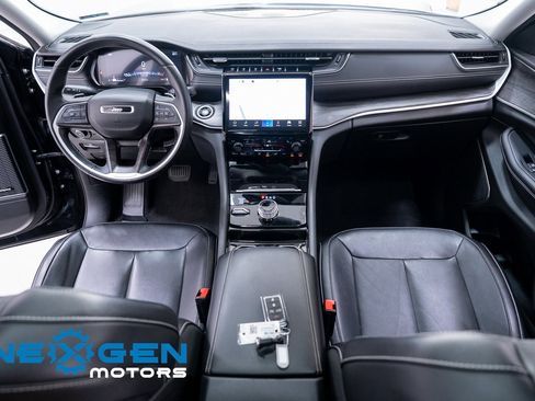 Used 2022 Jeep Grand Cherokee Limited image 11