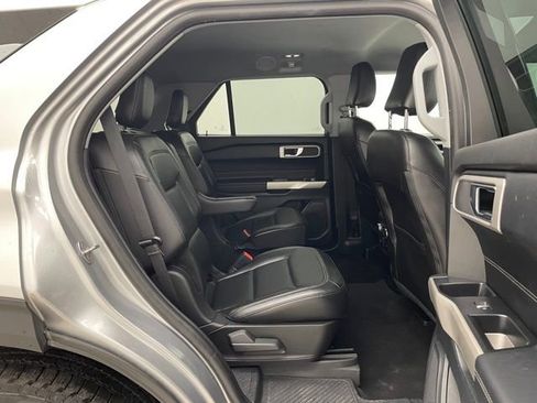 Used 2021 Ford Explorer XLT w/ Equipment Group 202A AWD/4WD image 16