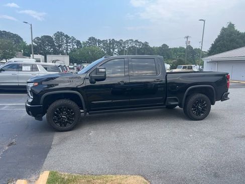 Used 2025 Chevrolet Silverado 2500 High Country w/ Midnight Edition AWD/4WD image 3
