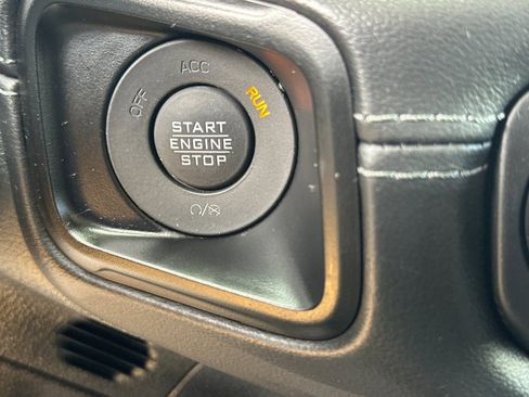 Used 2025 Jeep Wrangler Unlimited Sahara AWD/4WD image 21