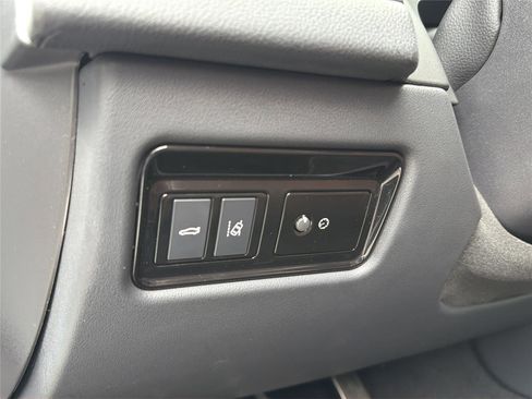Used 2019 Jaguar XF S AWD/4WD image 28