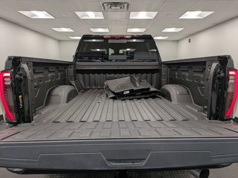 Used 2025 GMC Sierra 2500 AT4 w/ Technology Package image 24