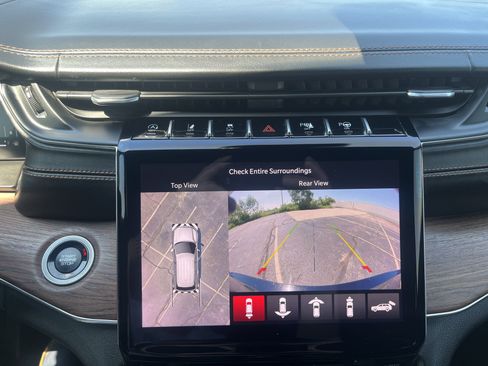 Used 2021 Jeep Grand Cherokee L Summit w/ Luxury Tech Group V image 46