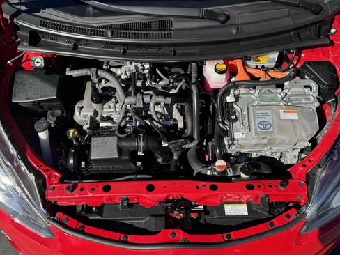 Used 2016 Toyota Prius C One image 9