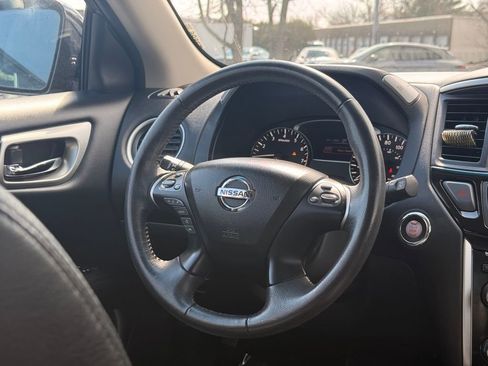 Used 2016 Nissan Pathfinder SV image 19