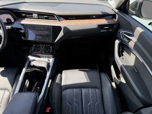Used 2019 Audi e-tron Prestige w/ Prestige Package image 63