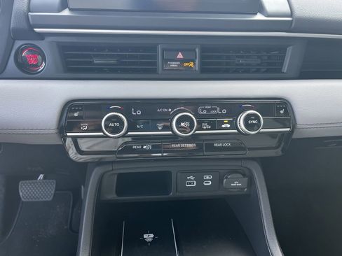 New 2025 Honda Pilot Touring image 17