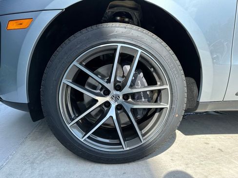 Used 2025 Porsche Macan image 37