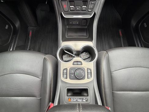 Used 2018 GMC Terrain Denali w/ GMC Pro Grade Package AWD/4WD image 12