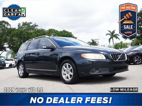 Used 2009 Volvo V70 FWD image 1