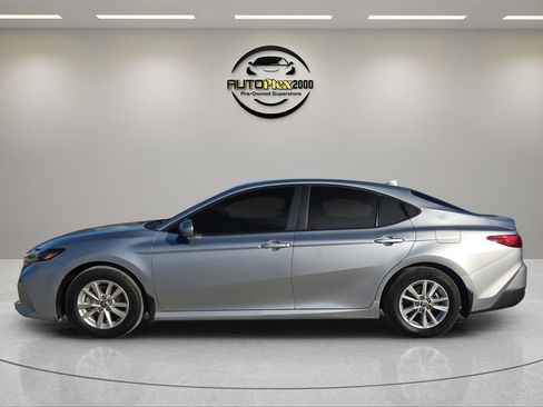 Used 2025 Toyota Camry XSE image 4