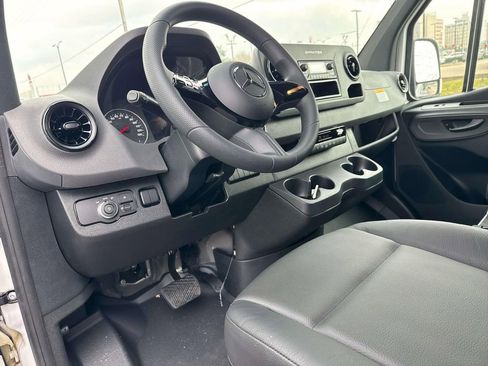 New 2025 Mercedes-Benz Sprinter 2500 image 9