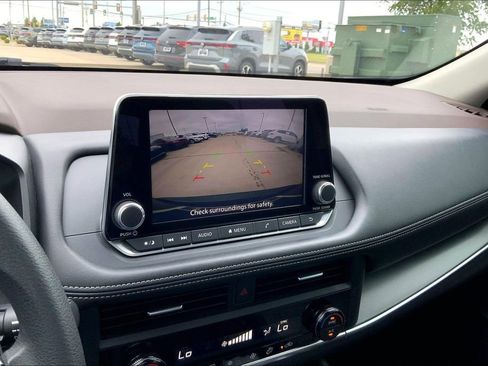 Used 2023 Nissan Rogue SV FWD image 20