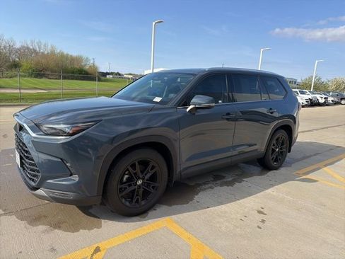 Used 2024 Toyota Grand Highlander Platinum image 2