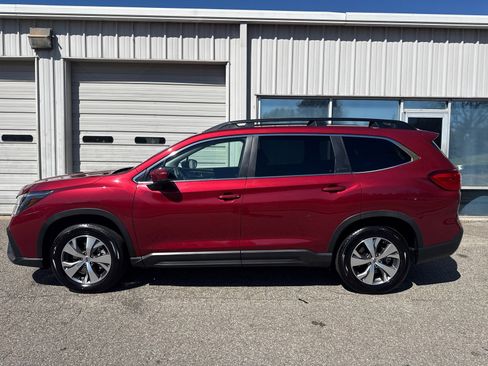 Used 2025 Subaru Ascent Premium image 4