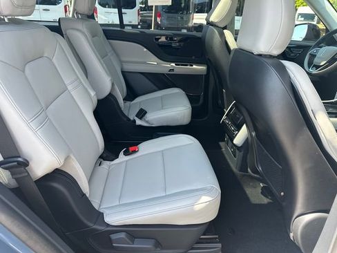 New 2026 Lincoln Aviator AWD w/ Jet Appearance Package image 16