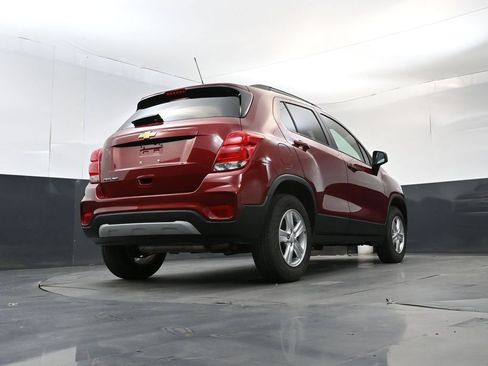 Used 2022 Chevrolet Trax LT w/ LT Convenience Package AWD/4WD image 23