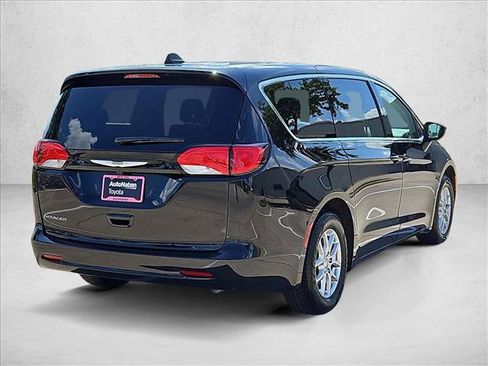 Used 2024 Chrysler Voyager LX FWD image 5