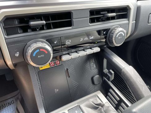 Used 2024 Toyota Tacoma SR5 AWD/4WD image 22