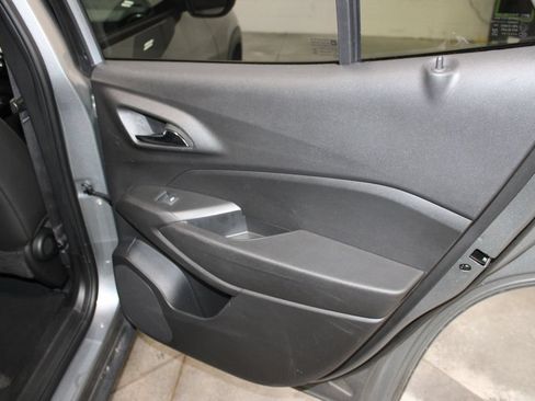 Used 2025 Chevrolet Trax LT FWD image 23