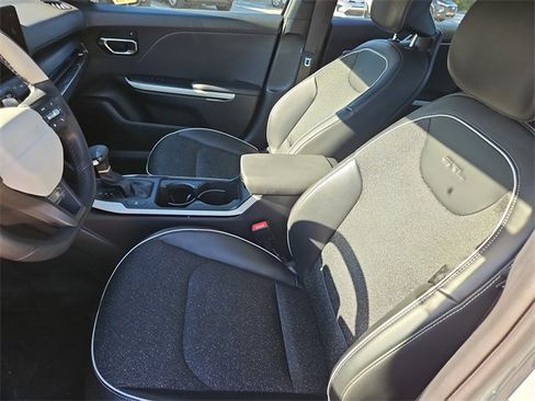 Certified 2025 Kia K4 GT-Line image 13