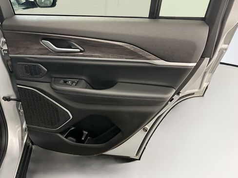 Used 2024 Jeep Grand Cherokee Limited 4xe image 33