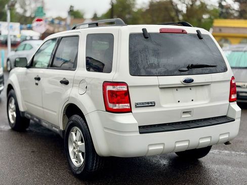 Used 2011 Ford Escape XLT AWD/4WD image 3