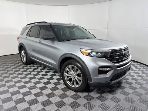 Used 2020 Ford Explorer XLT w/ Equipment Group 202A RWD image 7