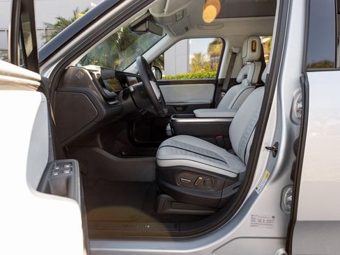 Used 2025 Rivian R1S Adventure image 26