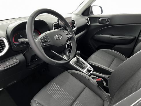 Certified 2025 Hyundai Venue Limited FWD image 14