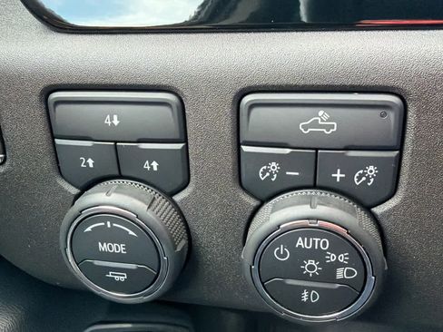 Used 2025 Chevrolet Silverado 2500 LT w/ Convenience Package AWD/4WD image 17