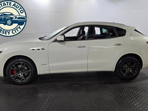 Used 2019 Maserati Levante GranLusso AWD/4WD image 4