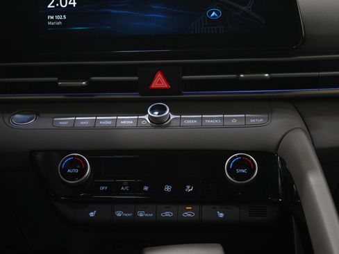 Used 2025 Hyundai Elantra SEL image 15