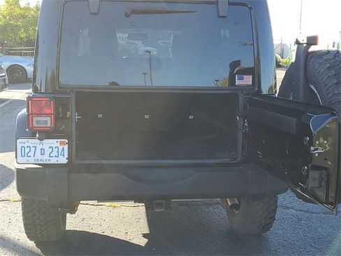 Used 2015 Jeep Wrangler Unlimited Rubicon w/ Connectivity Group image 24