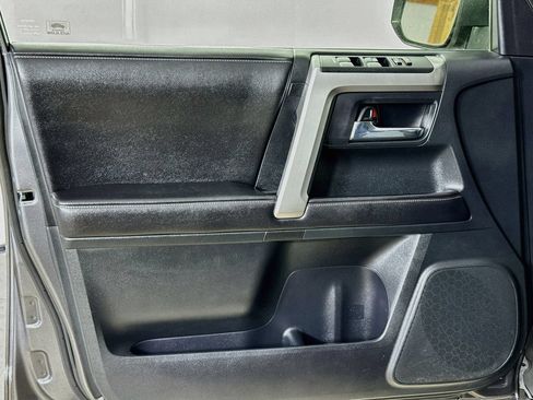 Used 2015 Toyota 4Runner SR5 w/ Four Season Floor Mat Package AWD/4WD image 16