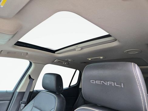 Used 2019 GMC Acadia Denali w/ Technology Package FWD image 17