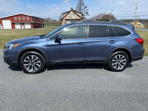 Used 2017 Subaru Outback 3.6R Limited image 2