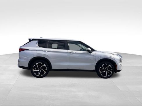 Used 2023 Mitsubishi Outlander SE FWD image 6