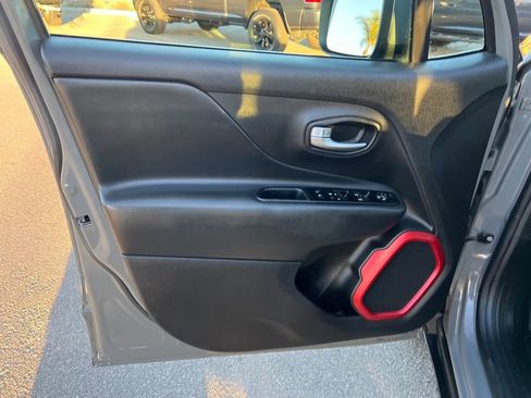 Used 2020 Jeep Renegade Trailhawk w/ Cold Weather Group image 15