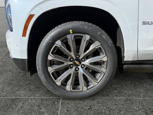 New 2026 Chevrolet Suburban High Country image 14