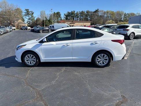 Used 2022 Hyundai Accent SE image 4