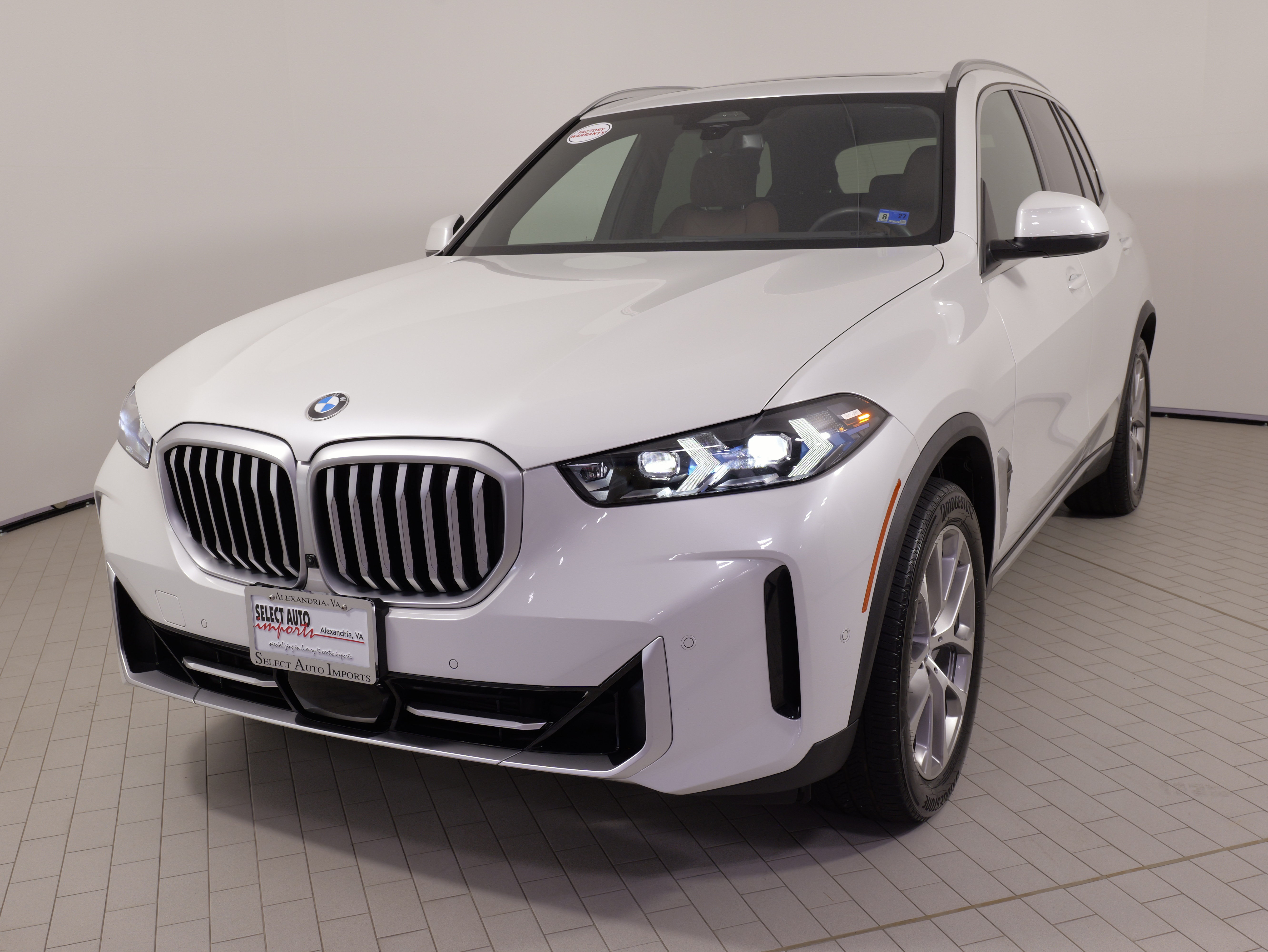 Used 2025 BMW X5 xDrive40i w/ Parking Assistance Package AWD/4WD image 4