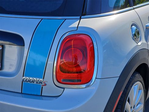 Used 2017 MINI Cooper S image 11