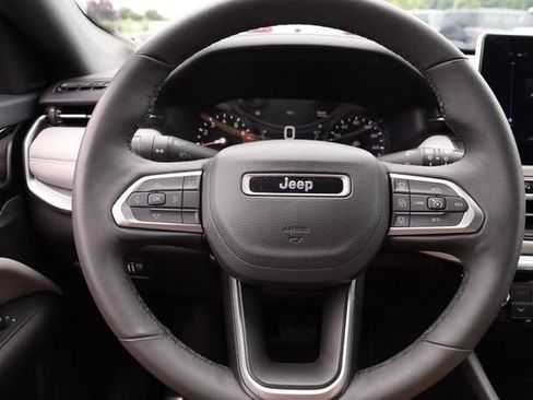 Used 2025 Jeep Compass Limited AWD/4WD image 10