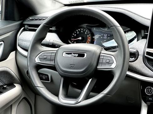 Used 2024 Jeep Compass Latitude AWD/4WD image 30