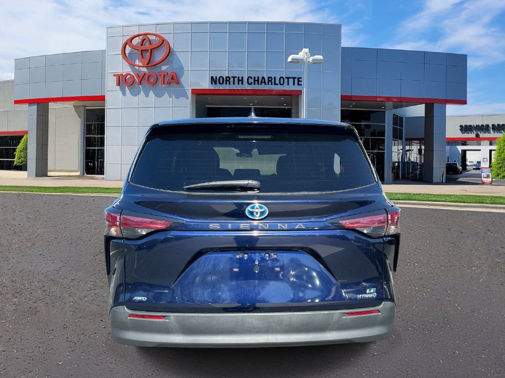 Used 2022 Toyota Sienna LE AWD/4WD image 7